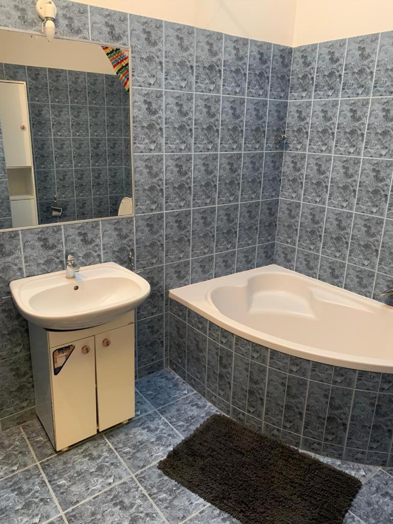 Spacious 2-Rooms Penthouse In Warsaw City Center Екстер'єр фото